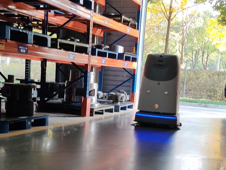 汽配廠老板眼光真毒！年后果斷上智能機器人，87KG 對地壓力，切削液重油污全清，車間干凈又省心